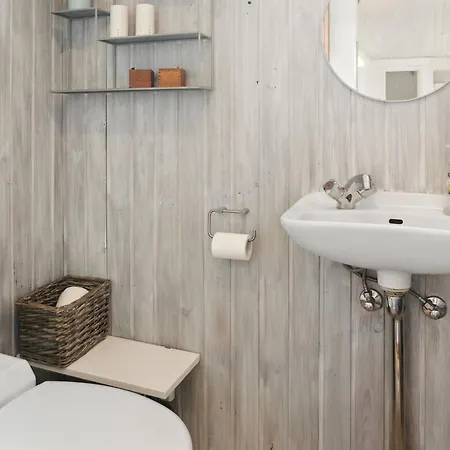 Semesterbostad Holmwith - 200m From The Sea By Interhome